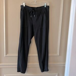 Athleta Farallon jogger size 2, black. Very good used condition.